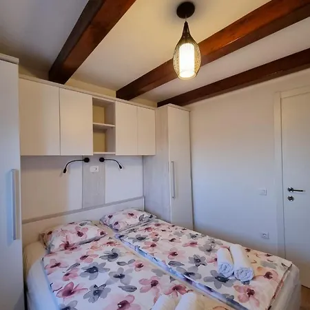 بيت للعطل House Adriana *