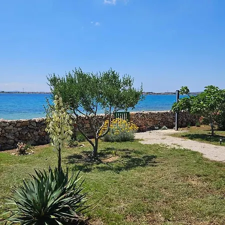 بيت للعطل House Adriana