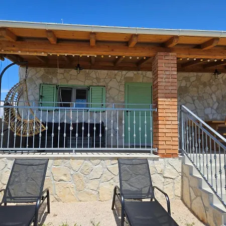 House Adriana بيت للعطل *