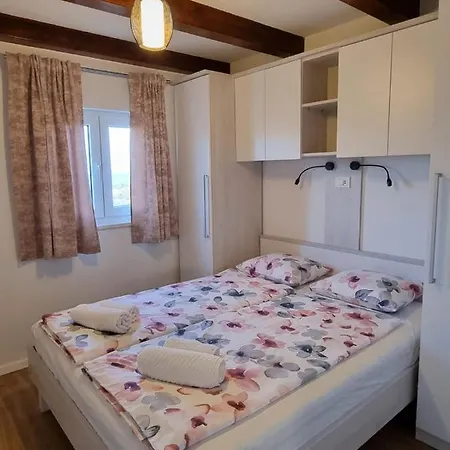 Holiday House Adriana *
