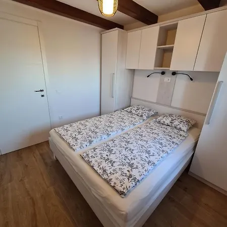 Holiday House Adriana * Povljana